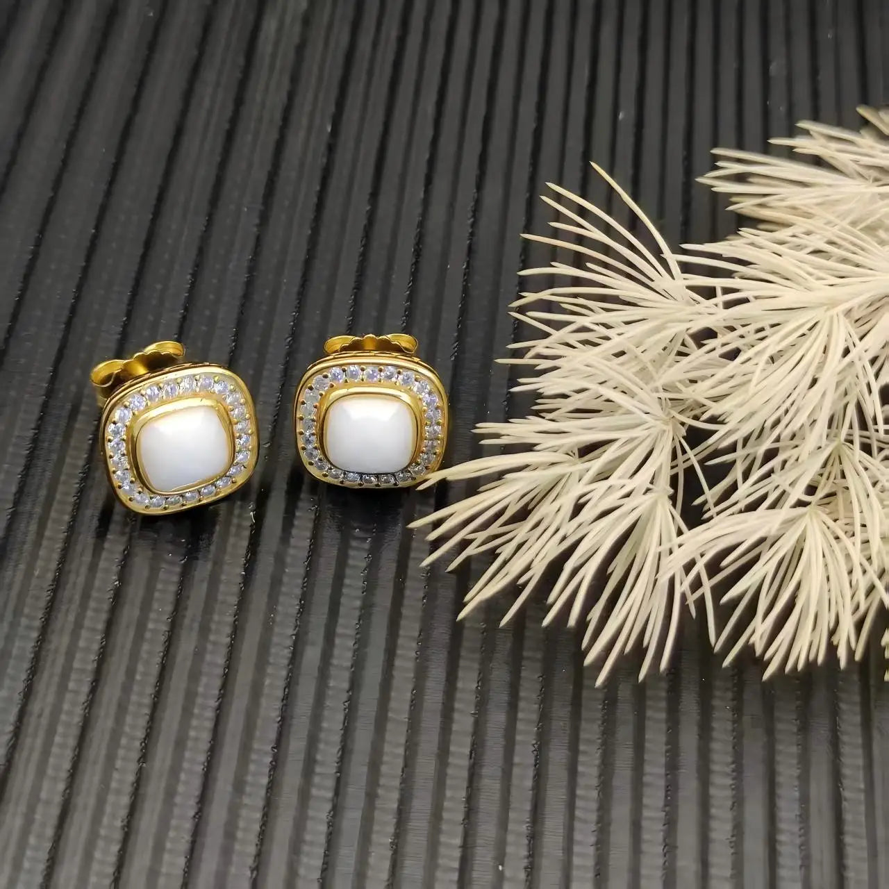 Necklace and Earrings Set With Zircon Square Pendant