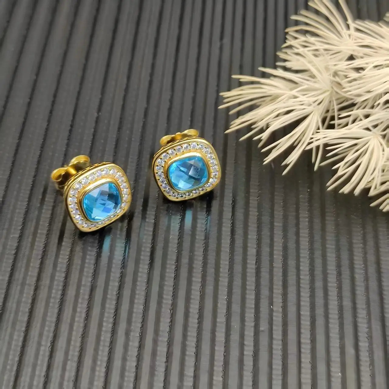 Necklace and Earrings Set With Zircon Square Pendant