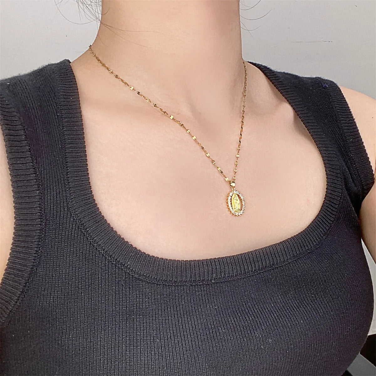 Necklace Zircon Inlaid Star Hollow Virgin Mary Pendant