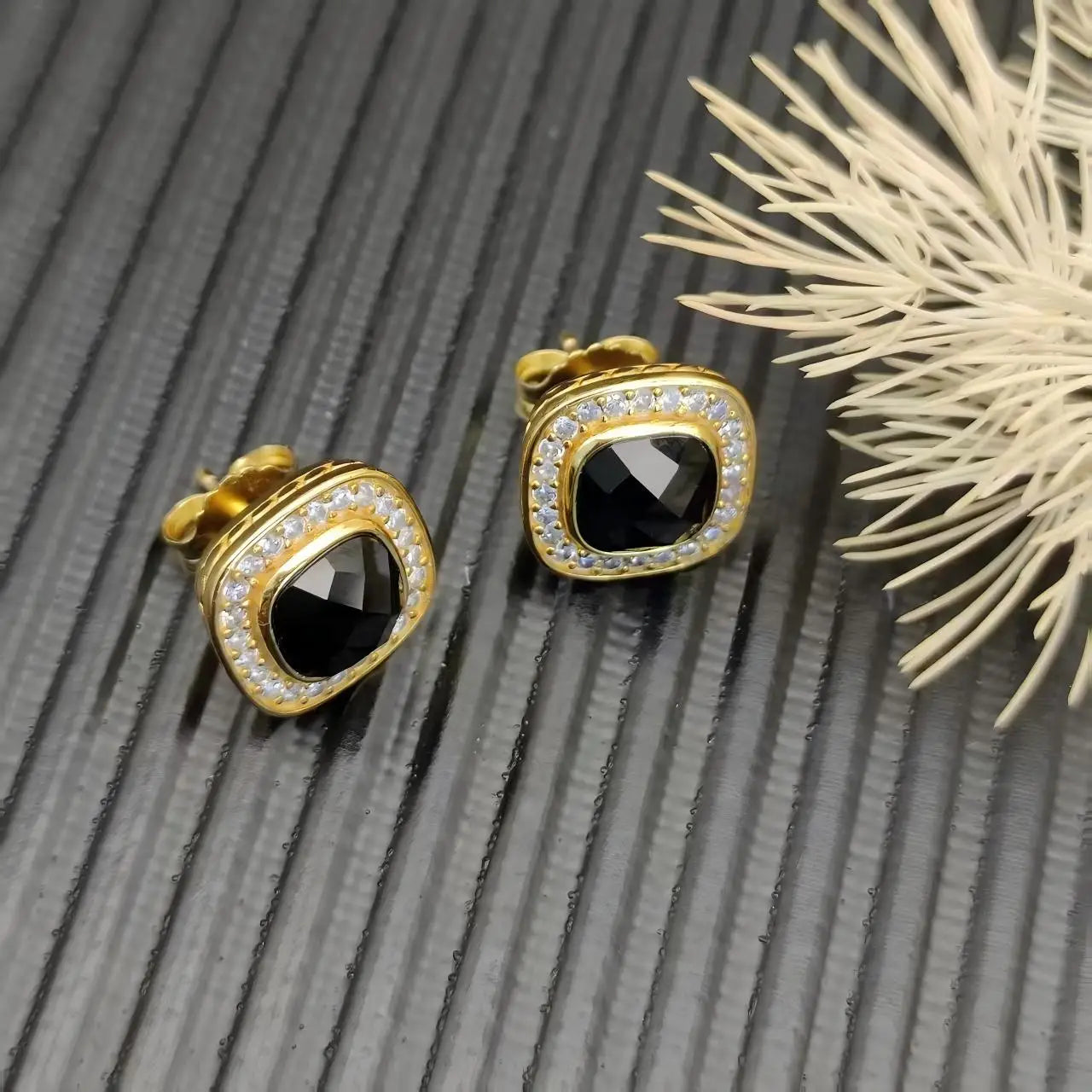 Necklace and Earrings Set With Zircon Square Pendant