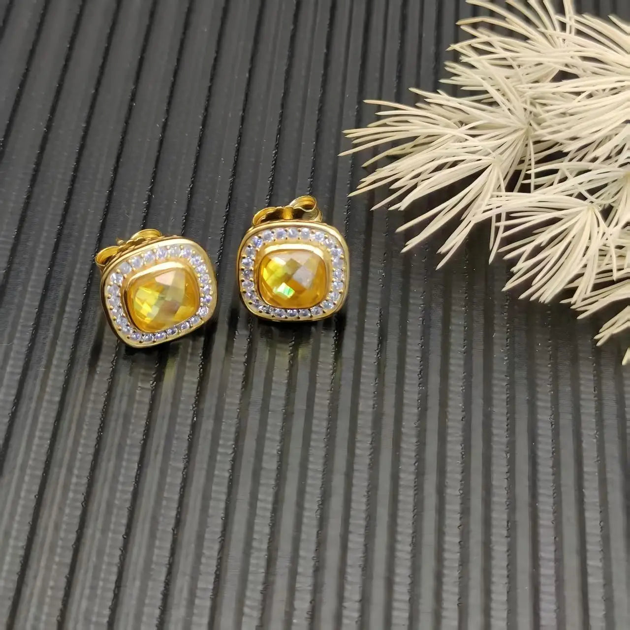 Necklace and Earrings Set With Zircon Square Pendant