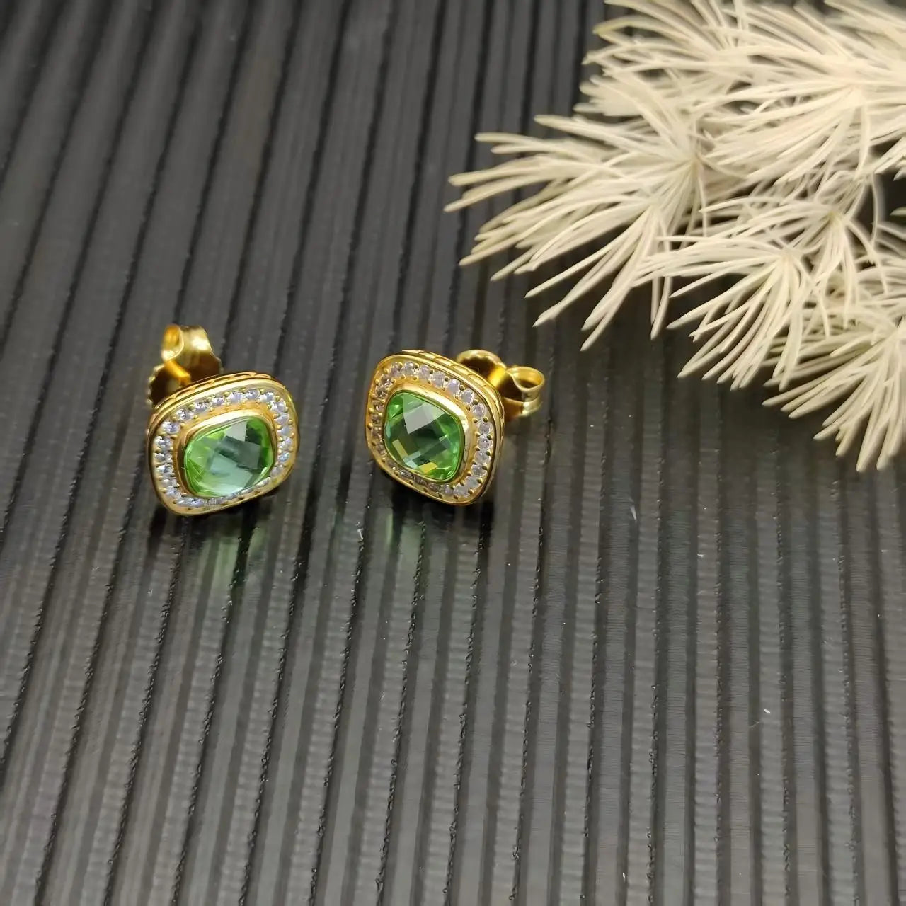 Necklace and Earrings Set With Zircon Square Pendant